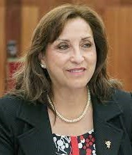Dina boluarte presidente du perou